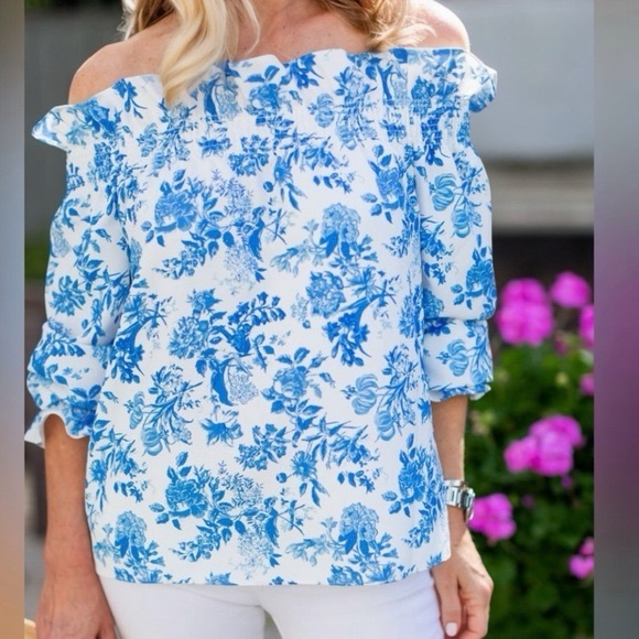 Tuckernuck off the shoulder Marguerite top - Picture 2 of 5